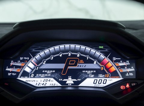 Lamborghini Huracan LP640-4 Performante 14