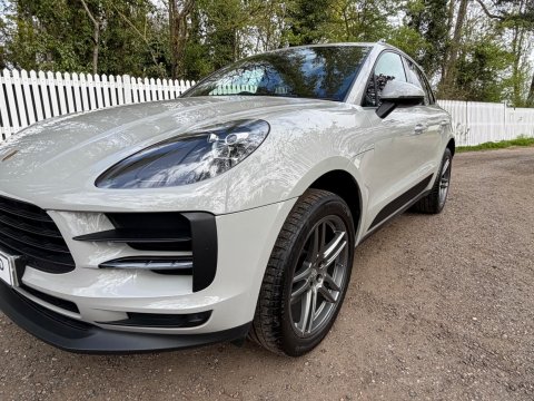 Porsche Macan PDK 16