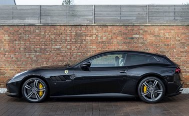 Ferrari GTC4 Lusso 2