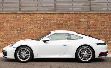 Porsche 911 Carrera (992) 2