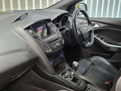 Ford Focus 2.0T EcoBoost ST-3 Estate 5dr Petrol Manual Euro 6 (s/s) (250 ps) 34