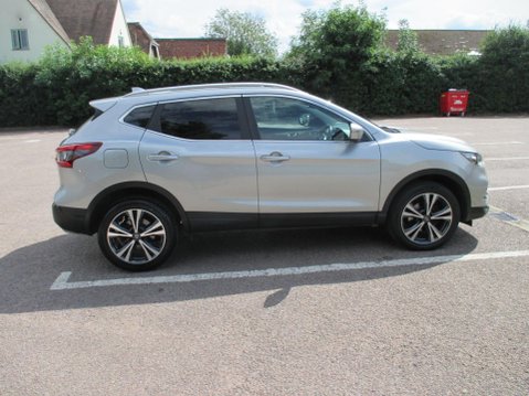 Nissan Qashqai 1.3 DIG-T N-Connecta Euro 6 (s/s) 5dr 6