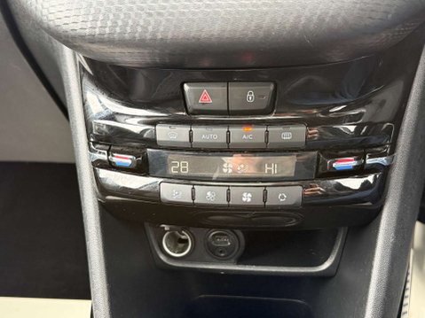 Peugeot 2008 1.2 PureTech Allure Premium SUV 5dr Petrol Manual Euro 6 (s/s) (82 ps) 47