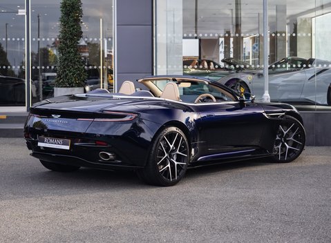 Aston Martin DB12 Volante 3