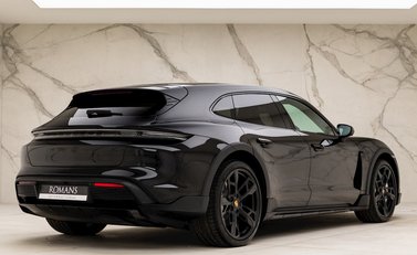 Porsche Taycan 4S Cross Turismo 7