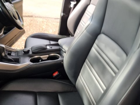 Lexus NX 300H SPORT 44