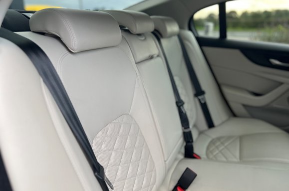 Jaguar XE 2.0 P250i HSE AUTO PETROL 15