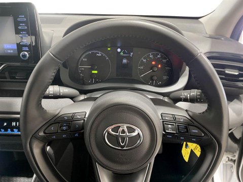 Toyota Yaris 1.5 VVT-h Icon Hatchback 5dr Petrol Hybrid E-CVT Euro 6 (s/s) (116 ps) Air 13
