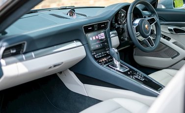 Porsche 911 (991.2) Carrera 16