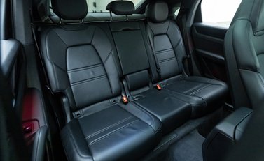 Porsche Cayenne E-Hybrid Coupe 17