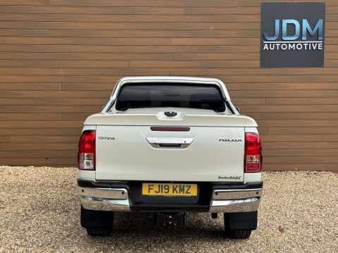 Toyota Hilux 2.4 HI-Luxury Invincible X D-4D 4WD Double Cab Auto 4WD 5dr 5