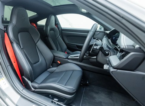 Porsche 911 Carrera 4S 11