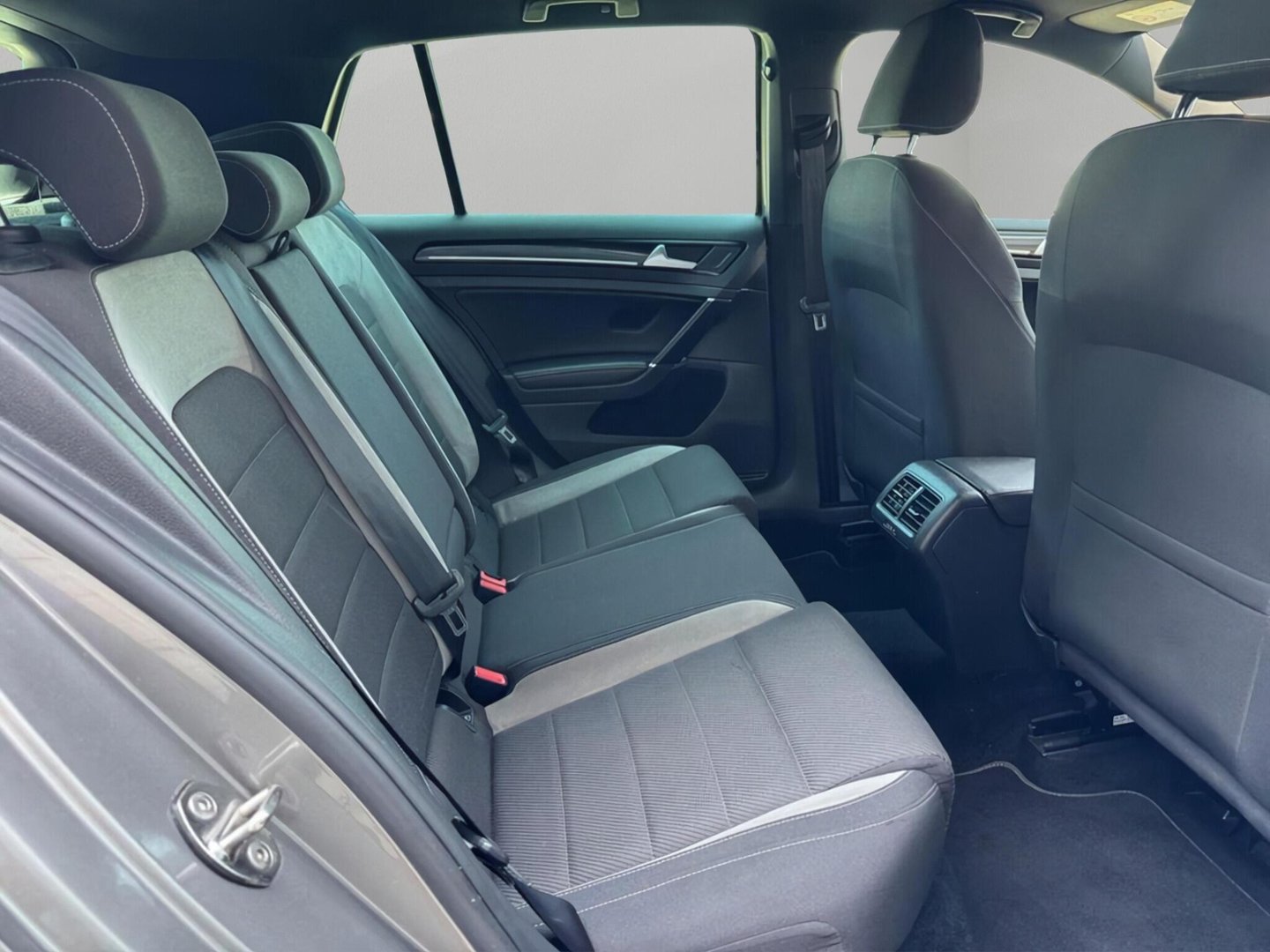 2016 Volkswagen Golf — image 43