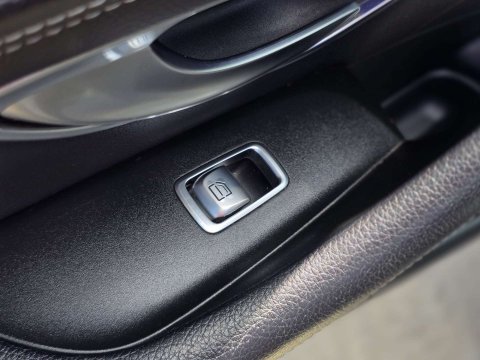2017 Mercedes-Benz E-Class thumbnail 16