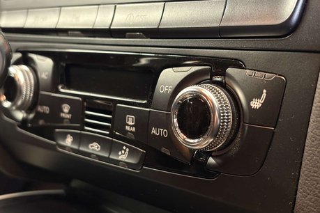 Audi A4 2.0 TFSI S line Estate 5dr Petrol S Tronic quattro Euro 5 (s/s) (211 ps) 35