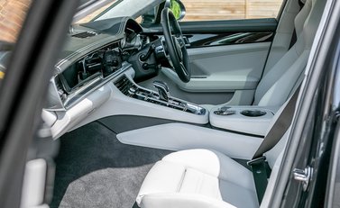 Porsche Panamera Turbo Sport Turismo 15
