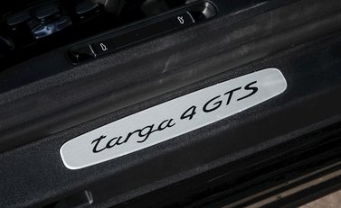 Porsche 911 (991.2) Targa 4 GTS 23