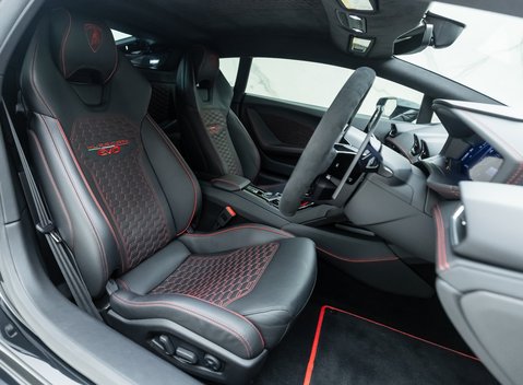 Lamborghini Huracan LP640-4 EVO 11