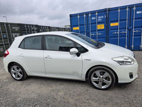 Toyota Auris 1.8 VVT-h T Spirit Hatchback 5dr Petrol Hybrid CVT Euro 5 (s/s) (136 ps) 13