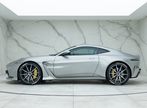 Aston Martin V12 Vantage 2