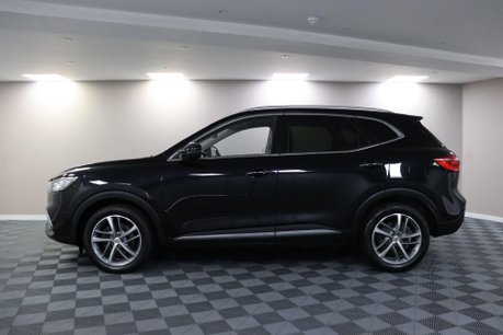 MG HS EXCLUSIVE 18