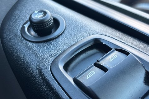 Ford Transit Custom 300 L2 130 ps Limited Panel Van - Upgraded Locks 36