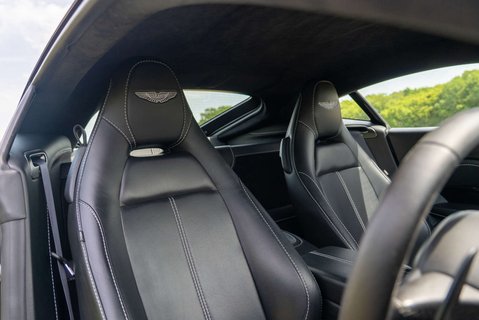 Aston Martin Vantage 4.0 V8 Coupe 11