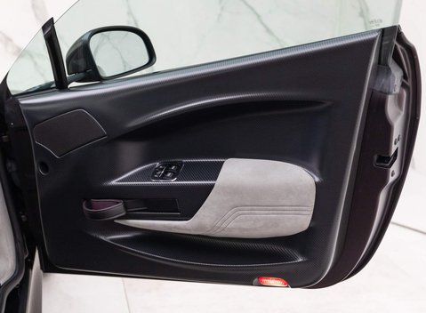 Aston Martin Vantage S V12 16