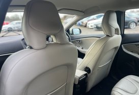 Volvo V40 2.0 T3 INSCRIPTION 32