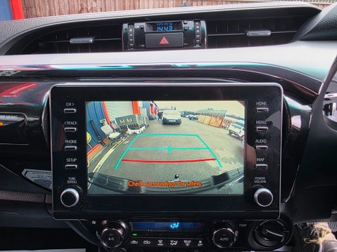 Toyota Hilux INVINCIBLE 4WD D-4D DCB Auto 19