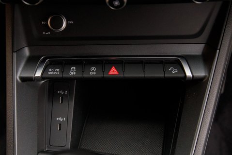 Audi Q3 TFSI S LINE BLACK EDITION 38
