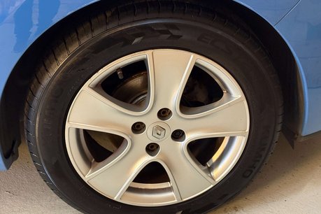 Renault Clio 0.9 TCe Dynamique MediaNav Hatchback 5dr Petrol Manual Euro 5 (s/s) (90 ps) 68