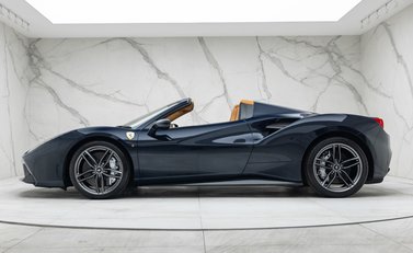 Ferrari 488 SPIDER 6