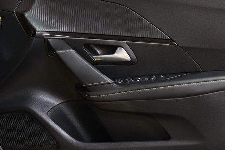 Peugeot e-208 GT PREMIUM 37