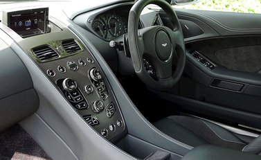 Aston Martin Vanquish 13