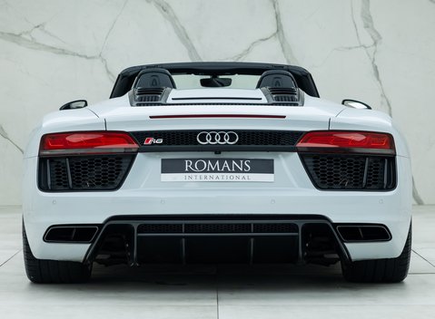 Audi R8 V10 Spyder 8