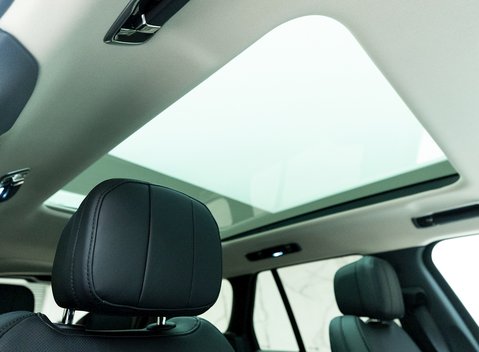 Land Rover Range Rover D300 SE 11