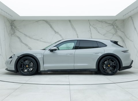 Porsche Taycan 4S Cross Turismo 2