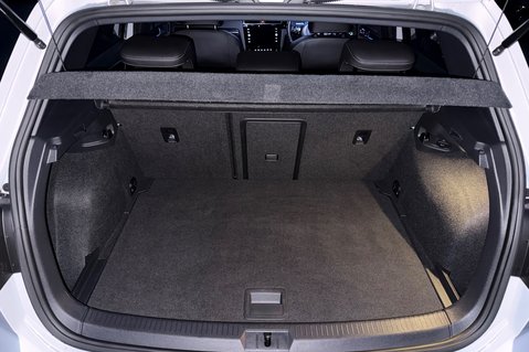 Volkswagen Golf R TSI 4MOTION DSG -LEATHER -CAMERA-PRETORIAS -PAN ROOF -WHITE/SILVER -GHOST 58