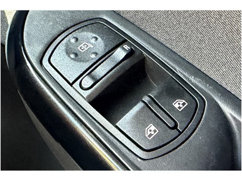 Vauxhall Corsa 1.4 [75] Griffin 5dr 33