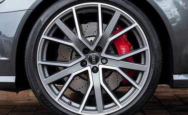 Audi RS6 Avant Performance 10