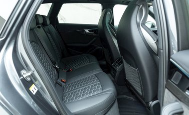 Audi RS4 Avant Carbon Black 14