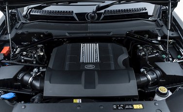 Land Rover Defender 90 V8 Carpathian Edition URBAN 28