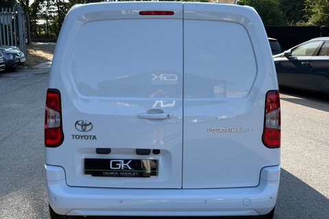 Toyota Proace City L1 DESIGN - NO VAT - AUTO - 1.5 DIESEL - REVERSE CAM - CARPLAY 8
