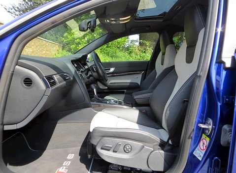 Audi RS6 Avant Plus 8