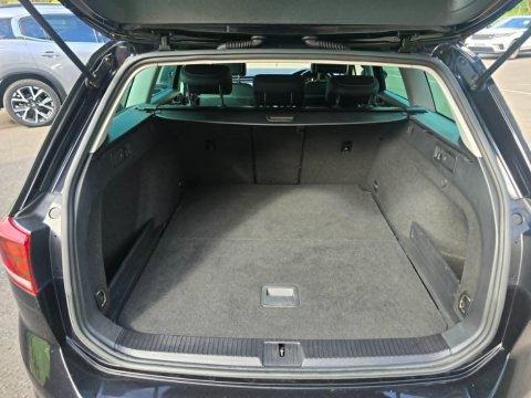 Volkswagen Passat SEL TDI DSG 10