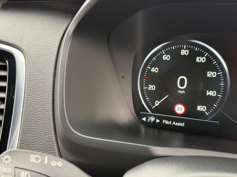 Volvo XC90 2.0 D5 PowerPulse R-Design Auto 4WD Euro 6 (s/s) 5dr 70