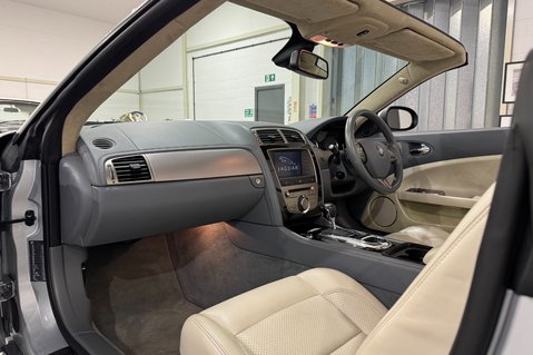 Jaguar XK 4.2 V8 Convertible 16