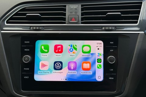 Volkswagen Tiguan R-LINE TDI DSG - RARE LEATHER INTERIOR - APPLE CAR PLAY -CAMERA 10