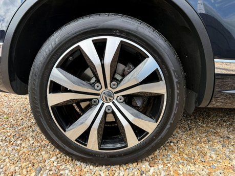 Volkswagen Touareg 3.0 TDI V6 BlueMotion Tech R-Line Tiptronic 4WD Euro 6 (s/s) 5dr 16